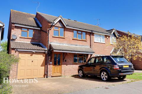 5 bedroom semi-detached house for sale, Teesdale, Lowestoft