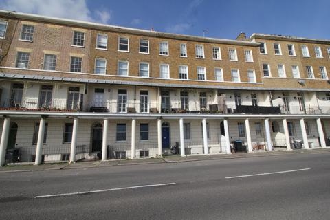 2 bedroom flat to rent, Wellington Crescent, Ramsgate