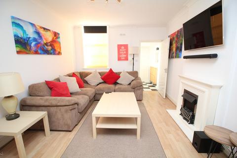 2 bedroom flat to rent, Wellington Crescent, Ramsgate