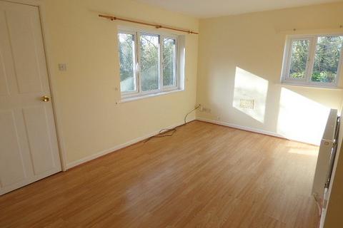 2 bedroom flat to rent, Gorse Covert, Warrington WA3