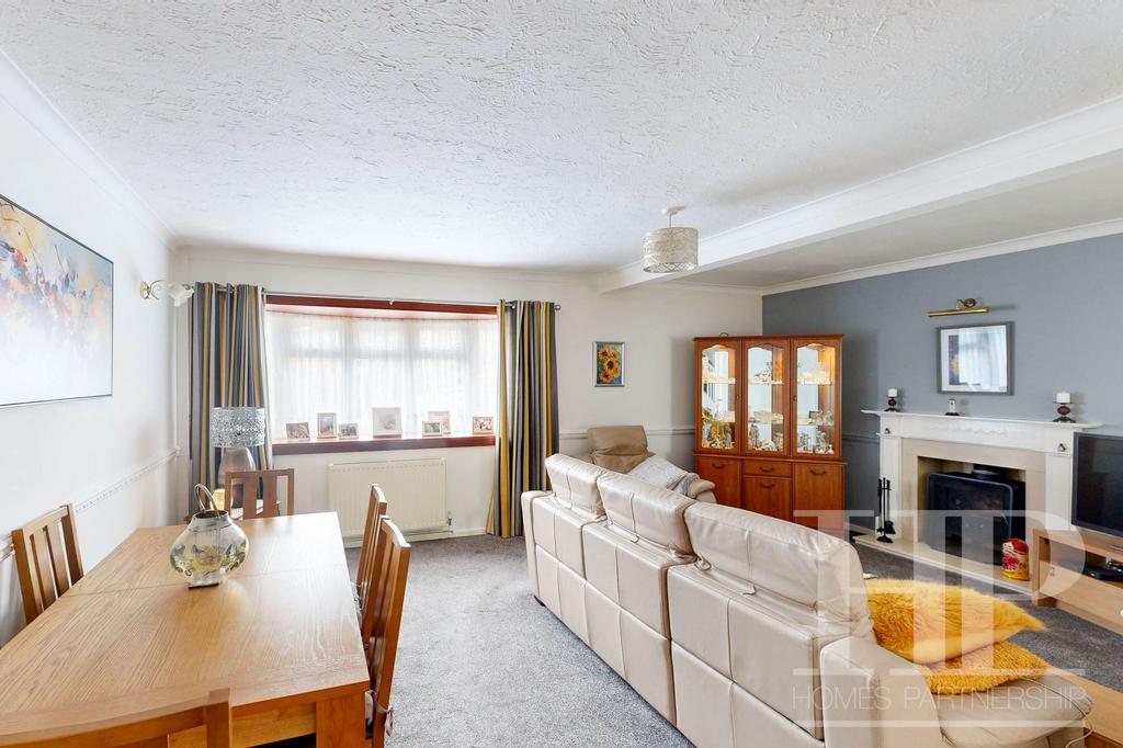 Lounge/dining room