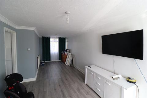 3 bedroom terraced house to rent, Lincoln Road, Basildon, Essex, SS14