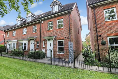 3 bedroom end of terrace house for sale, Bath Road, Burnham SL1