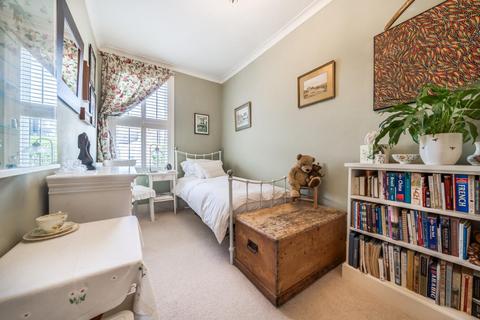 27 Grove Road, London, SW19 1BL