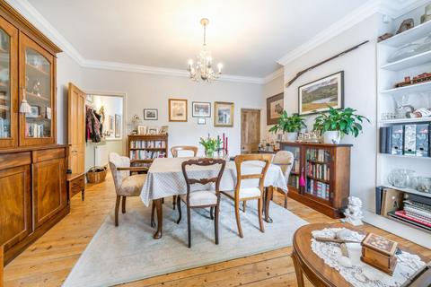 27 Grove Road, London, SW19 1BL