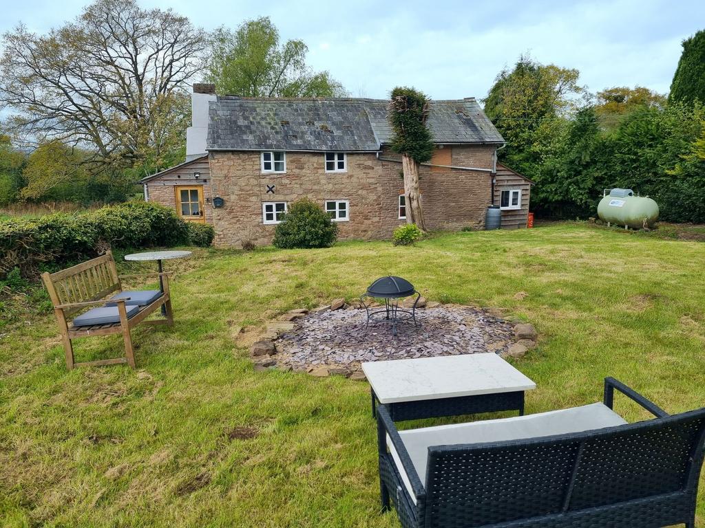 Norton, Bromyard HR7 2 bed cottage for sale £425,000