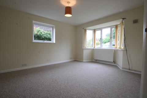 3 bedroom bungalow to rent, Ashenground Close, Haywards Heath RH16