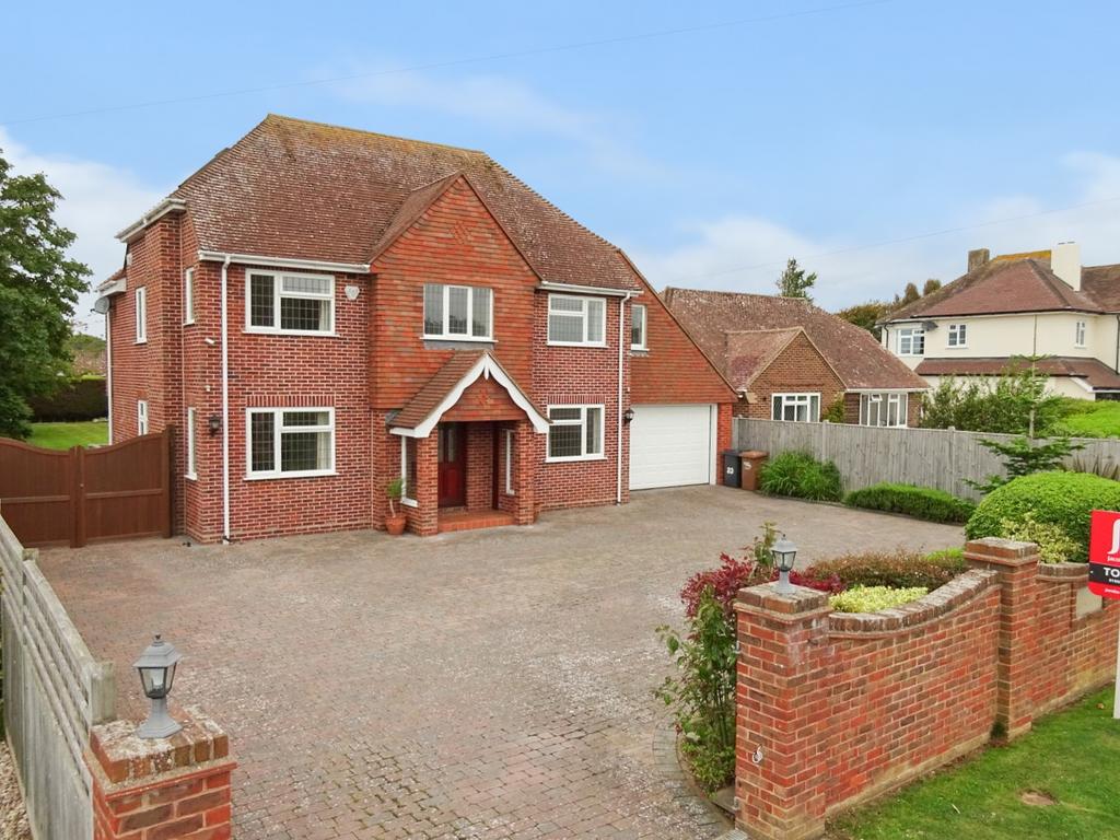 23 Ferringham Lane, Worthing, BN12 5NB 5 bed detached house to rent £2,945 pcm (£680 pw)