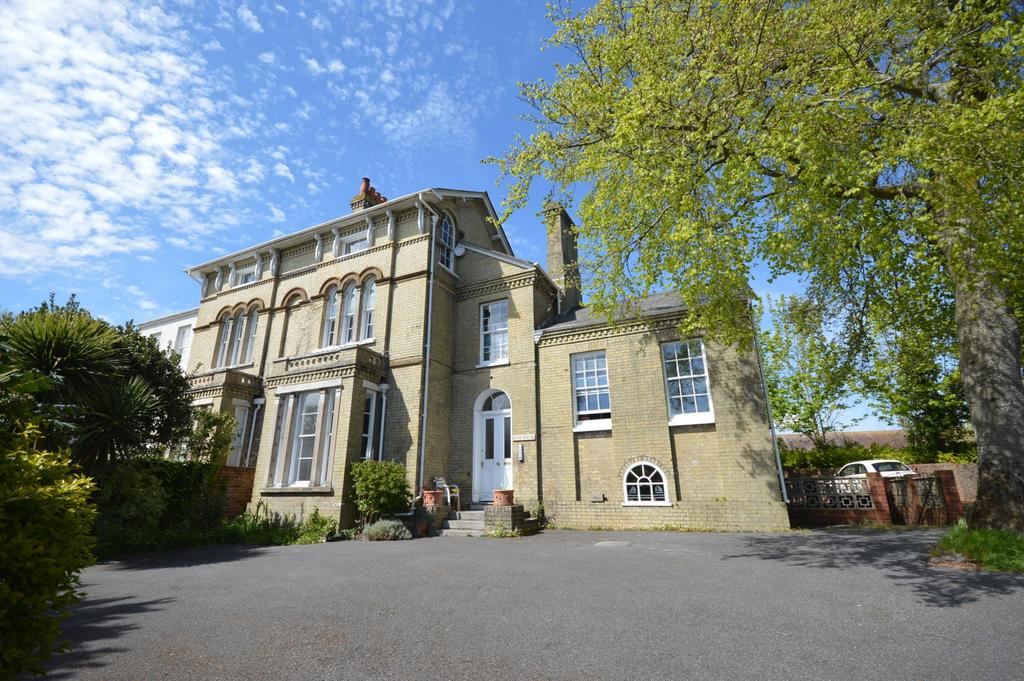 Hill House, Highfield, Lymington... 1 bed apartment to rent £1,250