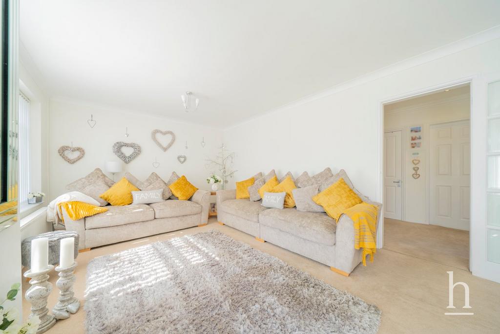 Birchfield, Saughall Massie CH46 4 bed detached house to rent £1,600