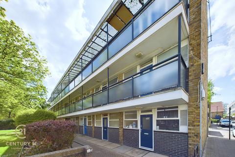 Studio for sale, Gifford House, Churchill Gardens, London, SW1V