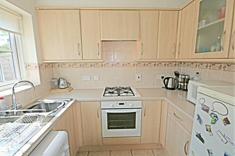 2 bedroom end of terrace house to rent, Luxford Way