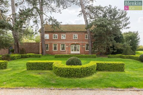 6 bedroom detached house to rent, The Stables, Water Fulford Hall, Fulford, YO19 4RG