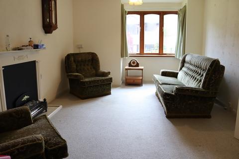 2 bedroom ground floor flat for sale, Storrington - close to the village centre