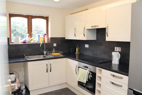 2 bedroom ground floor flat for sale, Storrington - close to the village centre