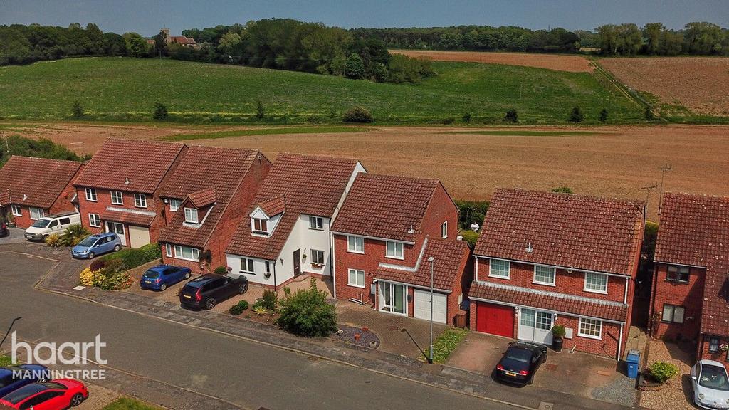 Merriam Close, Manningtree 3 bed detached house for sale £300,000