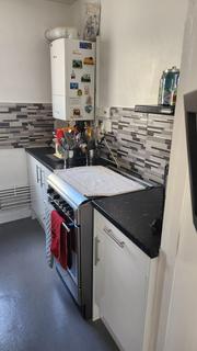 1 bedroom in a flat share to rent, Pembridge Square, London W2