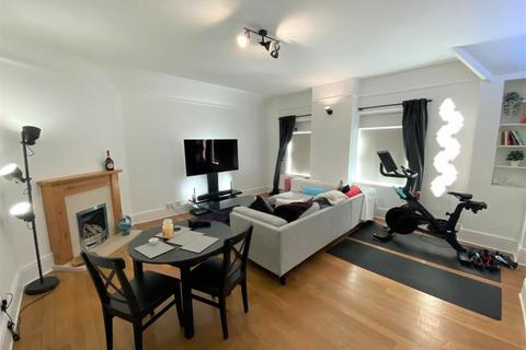 3 bedroom apartment to rent, Sandy Lane, Woking GU22