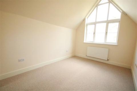 2 bedroom apartment to rent, Woodcote Valley Road, Purley