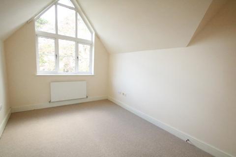 2 bedroom apartment to rent, Woodcote Valley Road, Purley