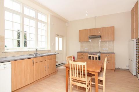 4 bedroom apartment to rent, Gloucester Road, South Kensington SW7