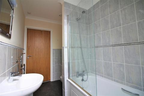 2 bedroom flat for sale, Kirtleton Avenue, Weymouth