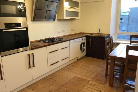 2 bedroom flat to rent, Market Street, AB11