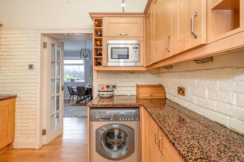 10 Brora Drive, Giffnock, Glasgow, G46 6NP
