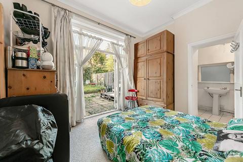 2 bedroom flat for sale, Cavendish Road, Balham, London, SW12