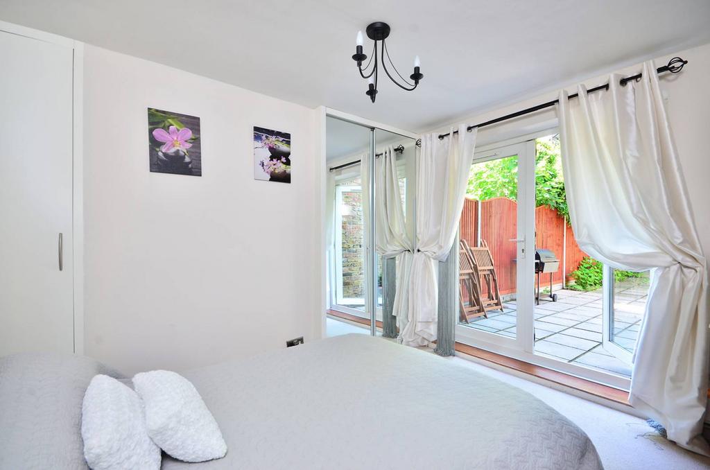 Oxford Road, Ealing Broadway, London, W5 2 bed flat to rent £2,500