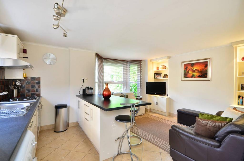 Oxford Road, Ealing Broadway, London, W5 2 bed flat to rent £2,500