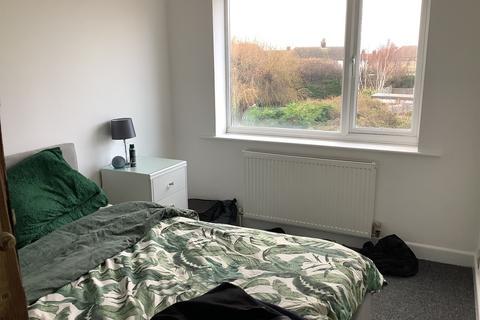 2 bedroom flat to rent, Homelea, Walton On The Naze CO14