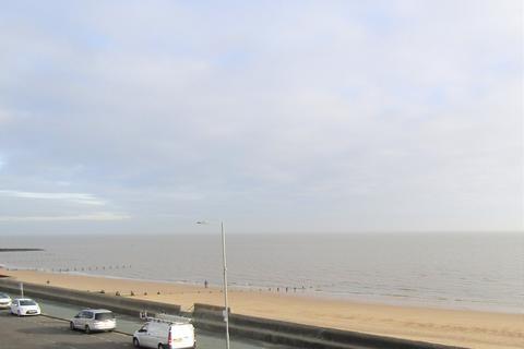 2 bedroom flat to rent, Homelea, Walton On The Naze CO14