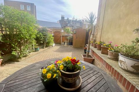 2 bedroom end of terrace house for sale, St. Johns Street, Margate