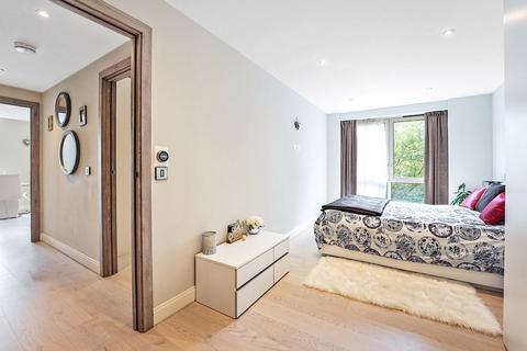 2 bedroom flat to rent, Plough Road, Battersea, London