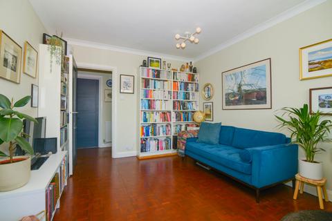 33 Kenmore Close, Richmond, TW9 3JG