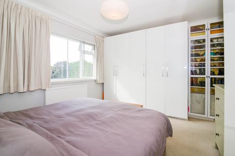33 Kenmore Close, Richmond, TW9 3JG