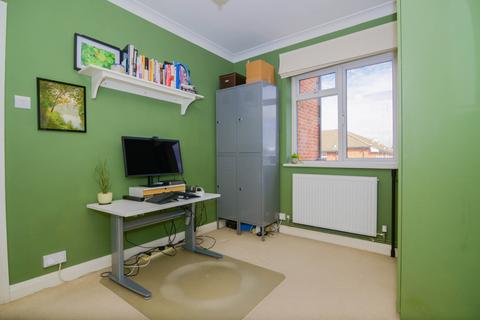 33 Kenmore Close, Richmond, TW9 3JG