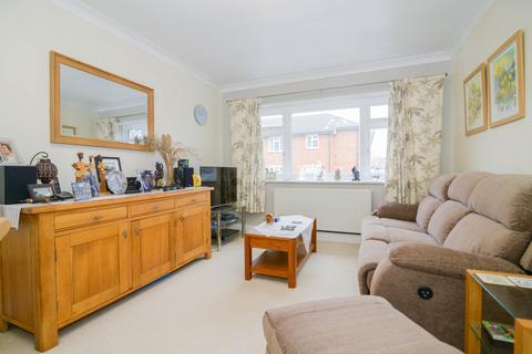 31 Kenmore Close, Richmond, TW9 3JG