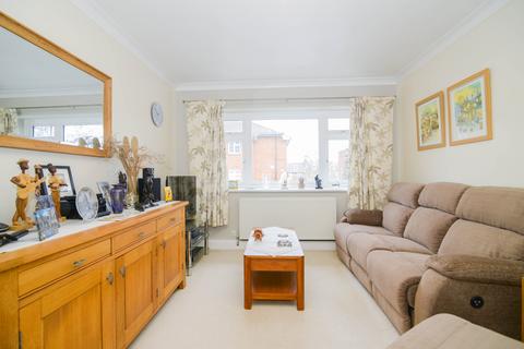 31 Kenmore Close, Richmond, TW9 3JG