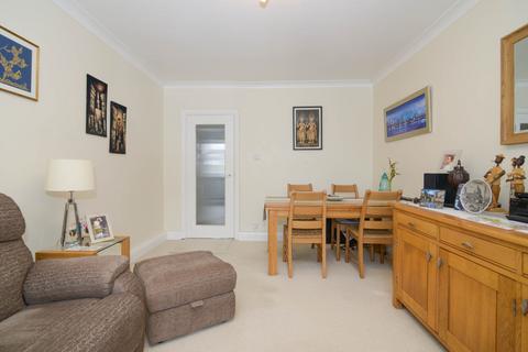 31 Kenmore Close, Richmond, TW9 3JG