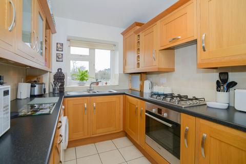 31 Kenmore Close, Richmond, TW9 3JG