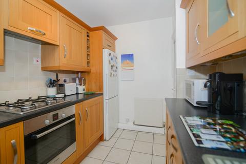 31 Kenmore Close, Richmond, TW9 3JG