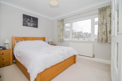 31 Kenmore Close, Richmond, TW9 3JG