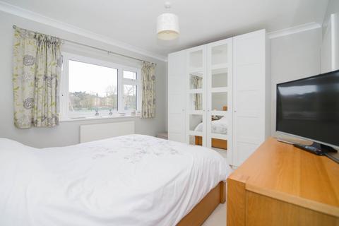 31 Kenmore Close, Richmond, TW9 3JG