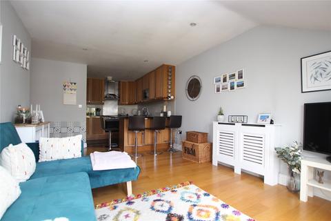 2 bedroom flat for sale, Tudor Way, Knaphill GU21
