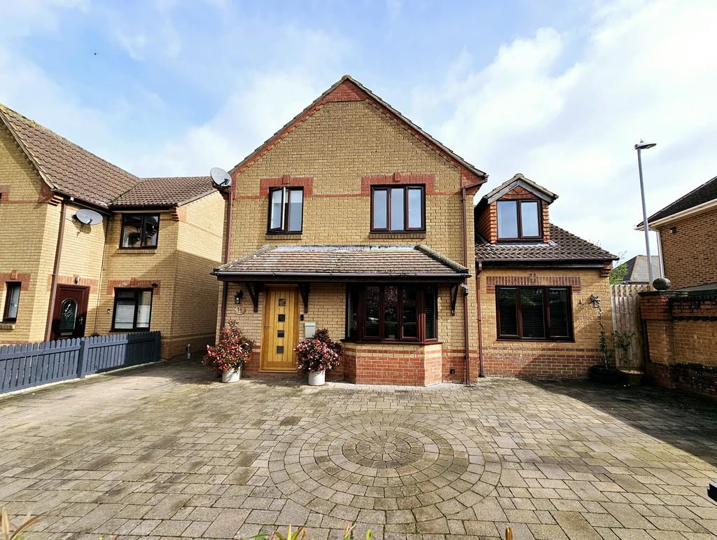 Beech Drive, Brackley 5 bed detached house - £580,000