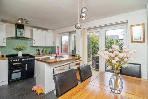 30 Barrymore Walk, Rayleigh, SS6 8YF