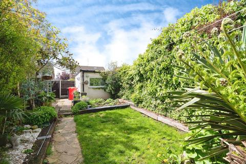 30 Barrymore Walk, Rayleigh, SS6 8YF