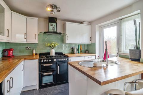 30 Barrymore Walk, Rayleigh, SS6 8YF